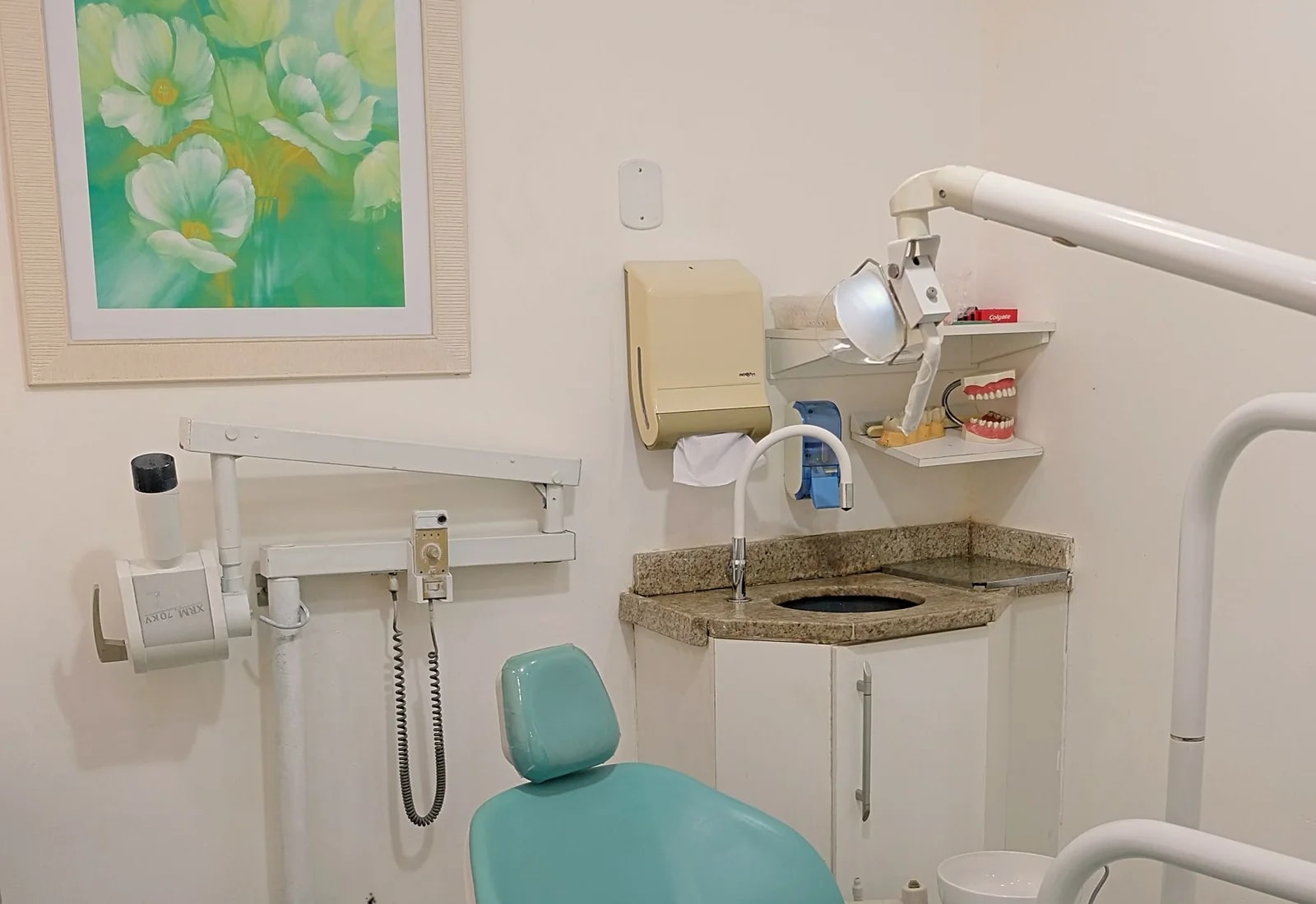 Dental klinikte diş üniti ve ekipman